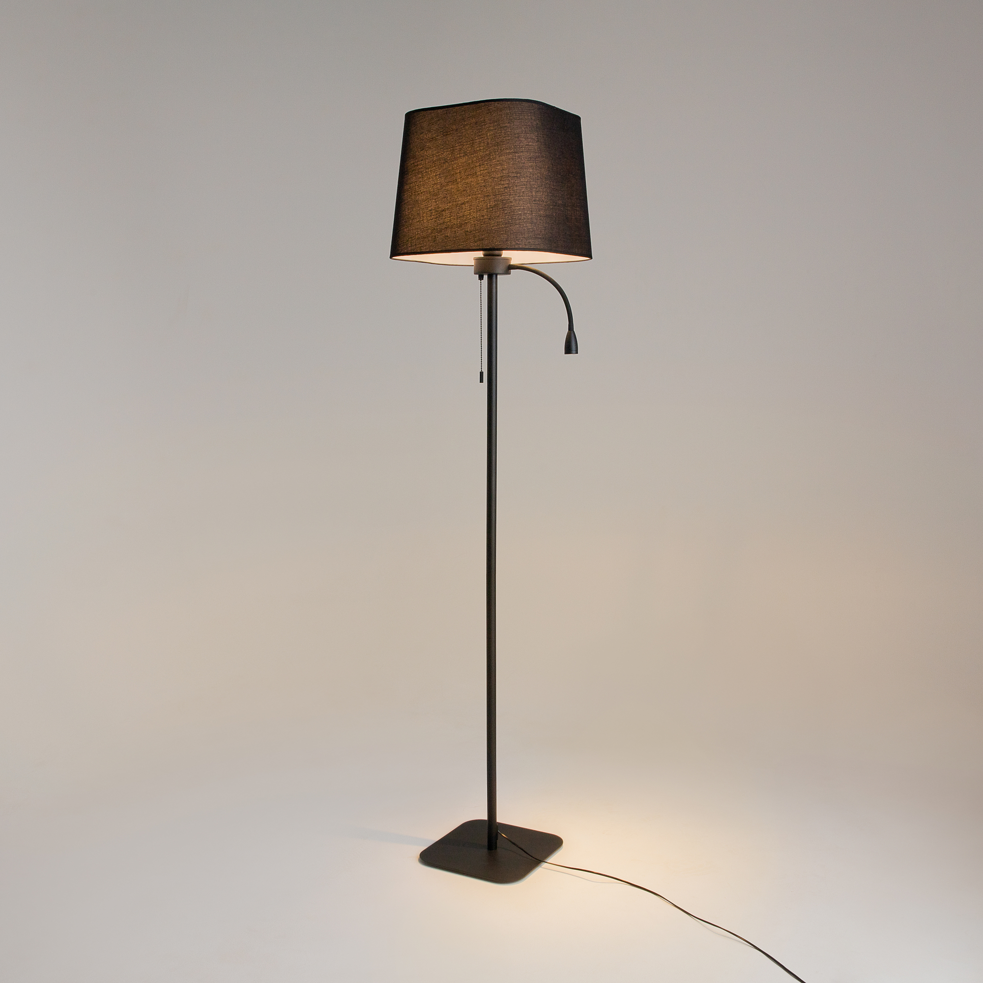 PHOTO_on_live_Z001FL-L3W-1B_standard