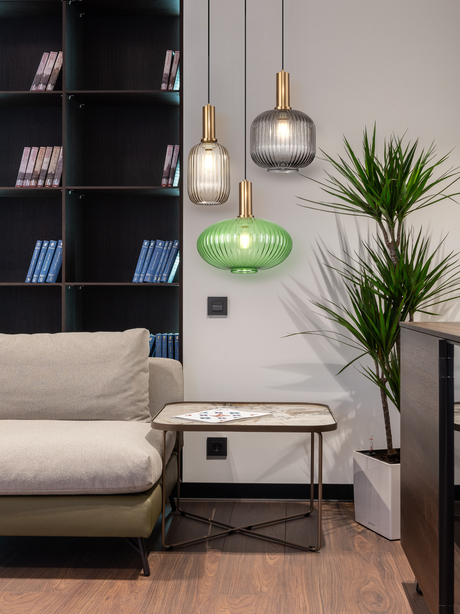 PHOTO_remote controller_FR8012PL-01GN_on_w_standard