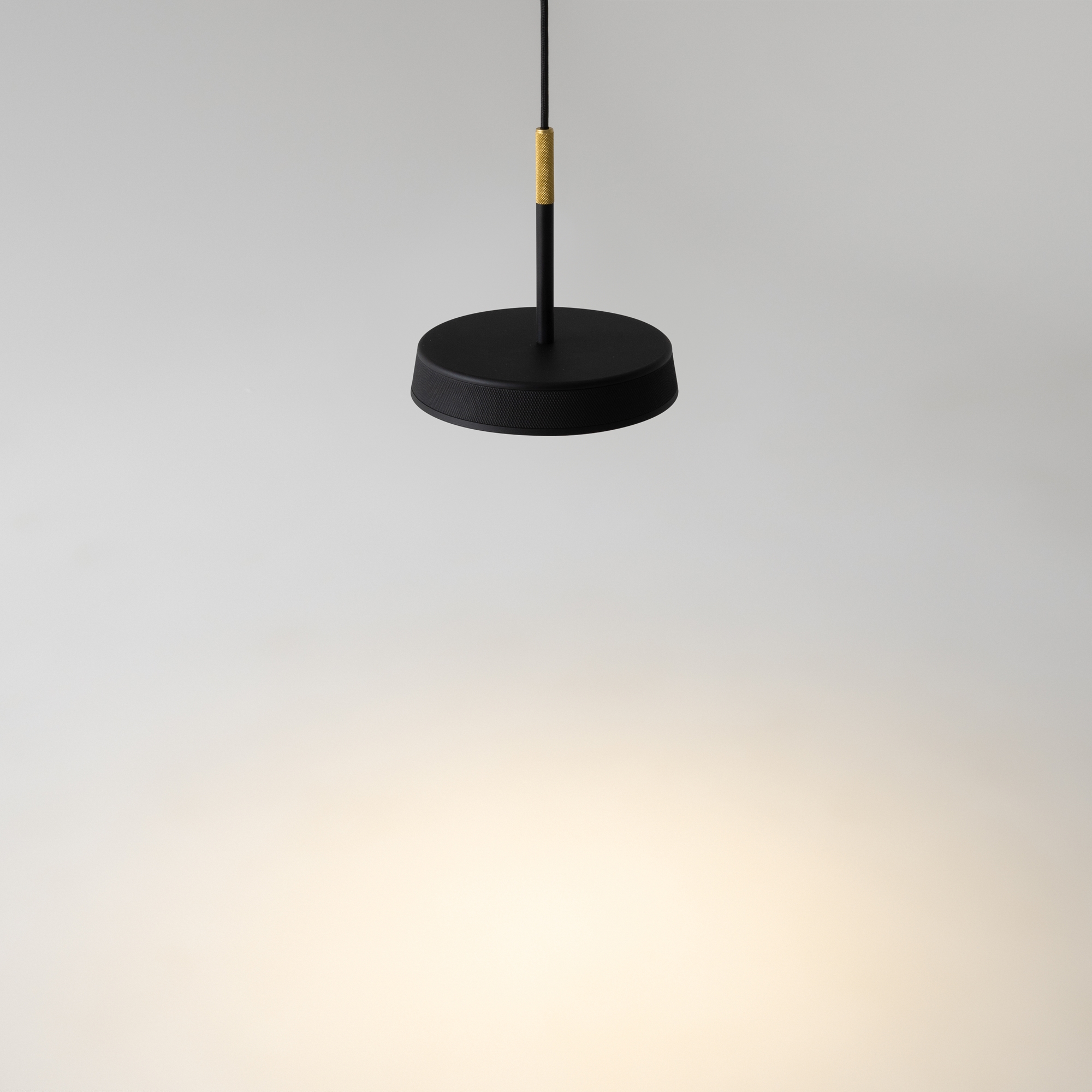 PHOTO_element2_MOD041PL-L15GB3K_w_standard