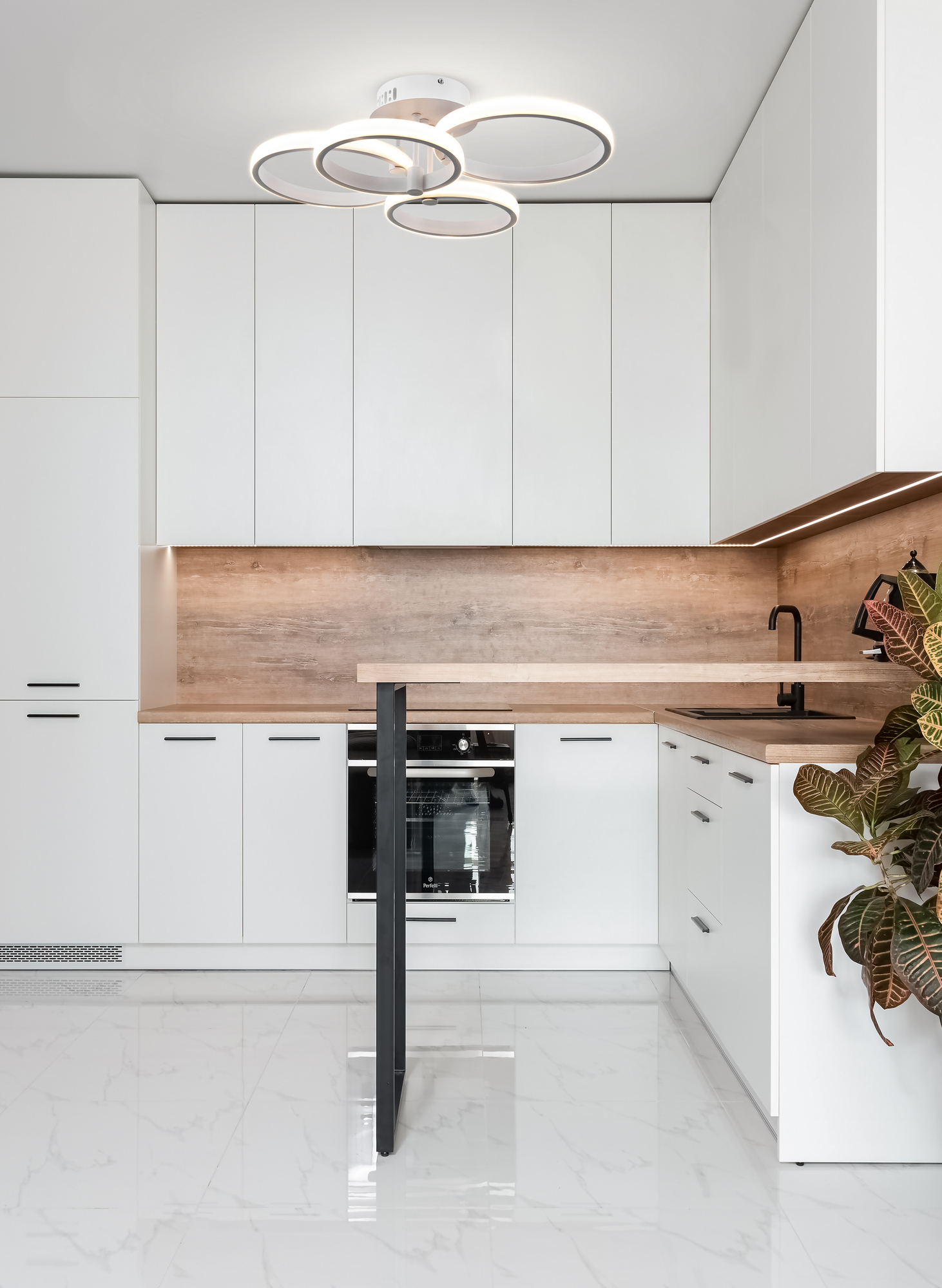 PHOTO_remote controller_FR10018CL-L40W_on_w_standard